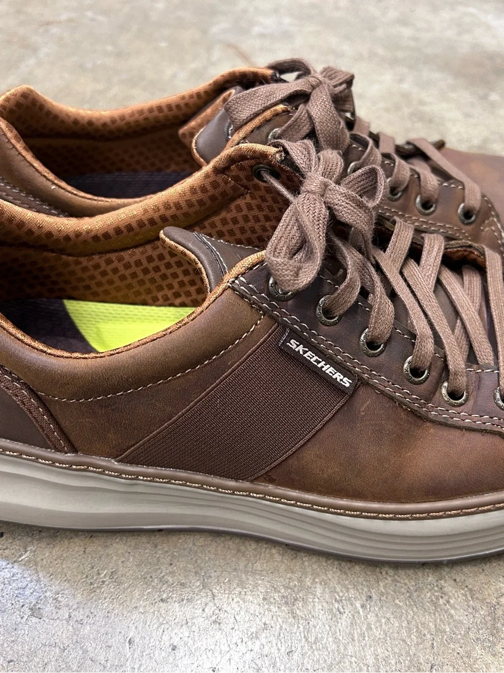Men’s Sketchers Low-Top Leather Lace-Up Sneakers
